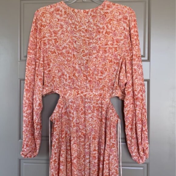 Women's dress - Picture 3 of 3